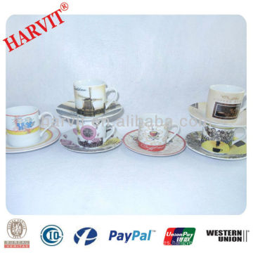 Café de cerámica y taza de té y platillo